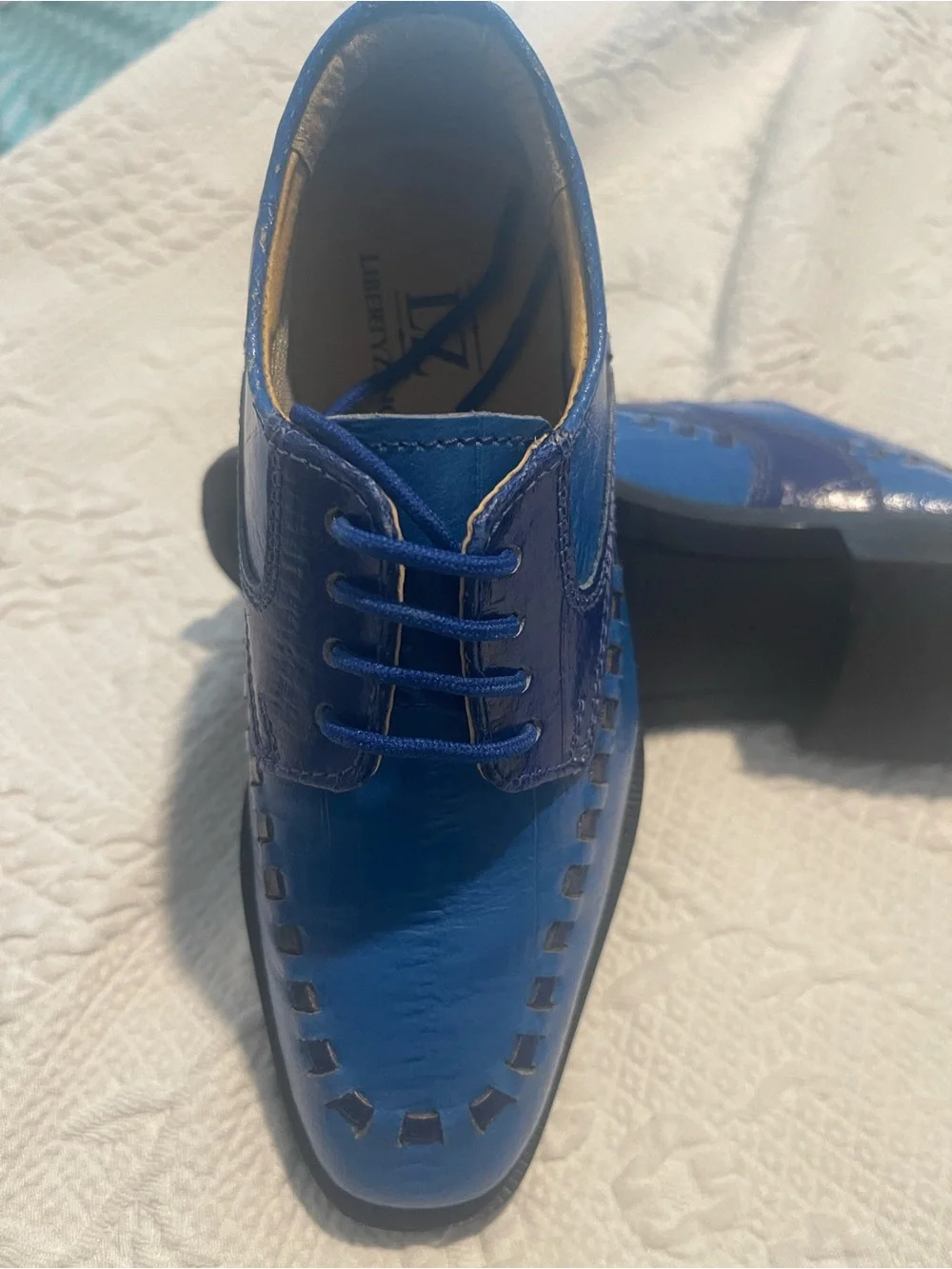 Kids Boys Blue Leather Lace-Up Dress Shoes 11 Rubber soles and heels.